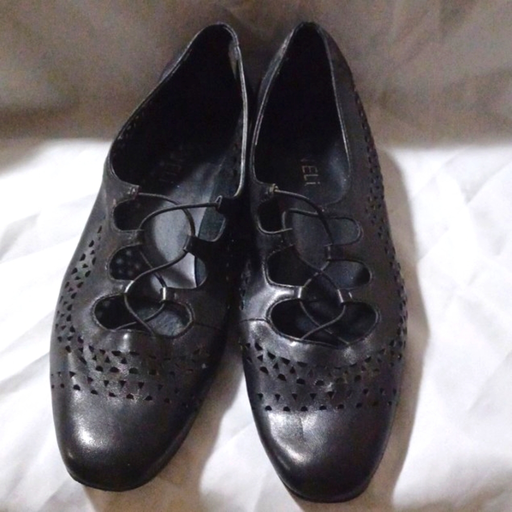 Shoes. .9" heal